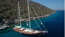 Zephyria II - at anchor